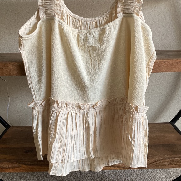 Current Air Creme Sleeveless Top in size M Petite - Picture 3 of 6